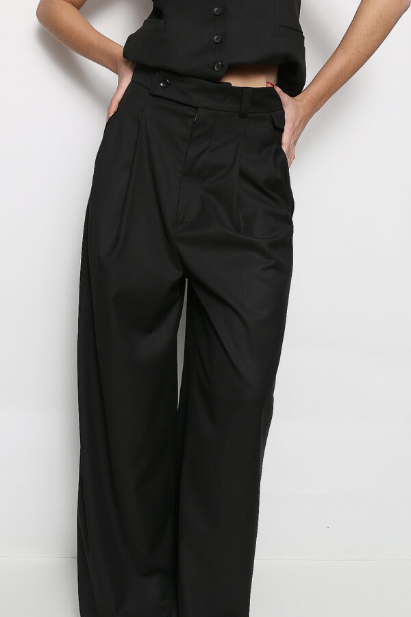 SPODNIE SZWEDY CZARNE Z MANKIETEM