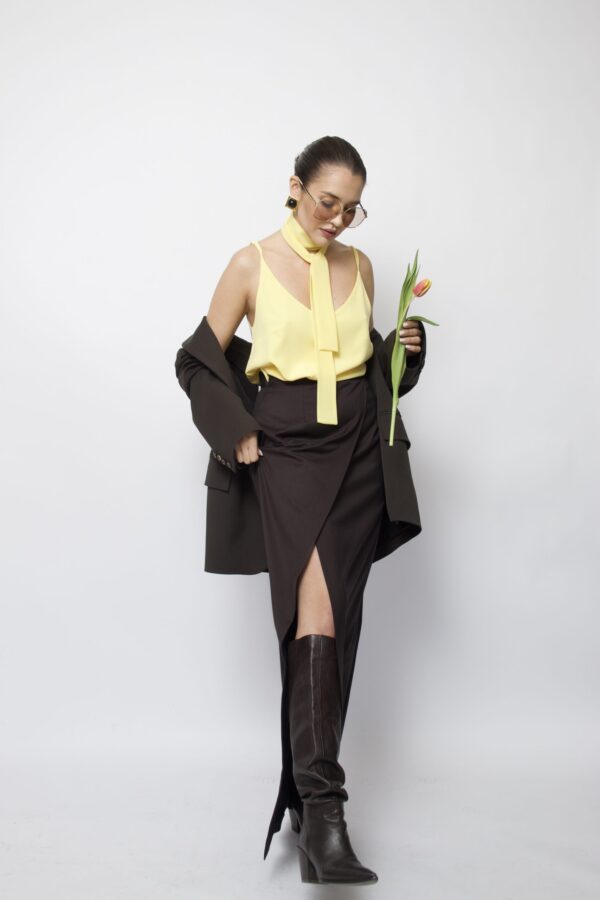 ŻÓŁTY TOP Z KRAWATKĄ