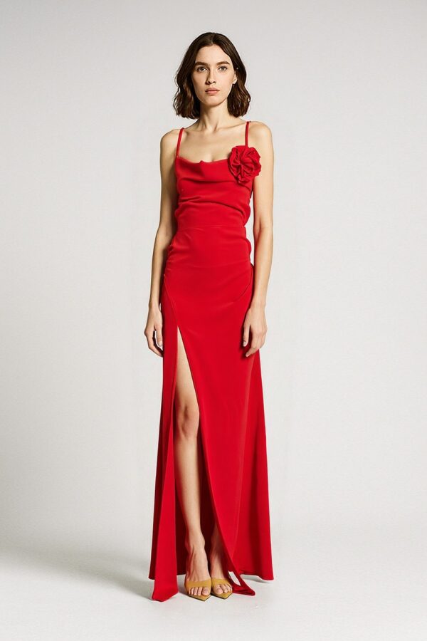 CZERWONA SUKIENKA Z RÓŻĄ